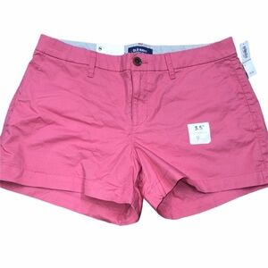 Old navy size 8 pink everyday chino Shorts

New with tags